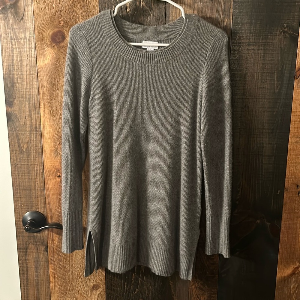 Cashmere sweater with unique double collar